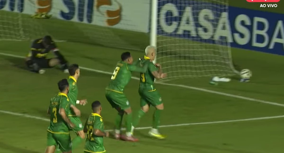 centralfigueira's tweet photo. Paysandu vem pra Floripa e é isso ai, sapeco. Ficam a semana toda falando que vão vir para brigar e bla bla bla, tomam aula de bancada e no campo sempre perdem. Voltem sempre, obrigado pelos 3 pontos. https://t.co/6GkciBGZkj
