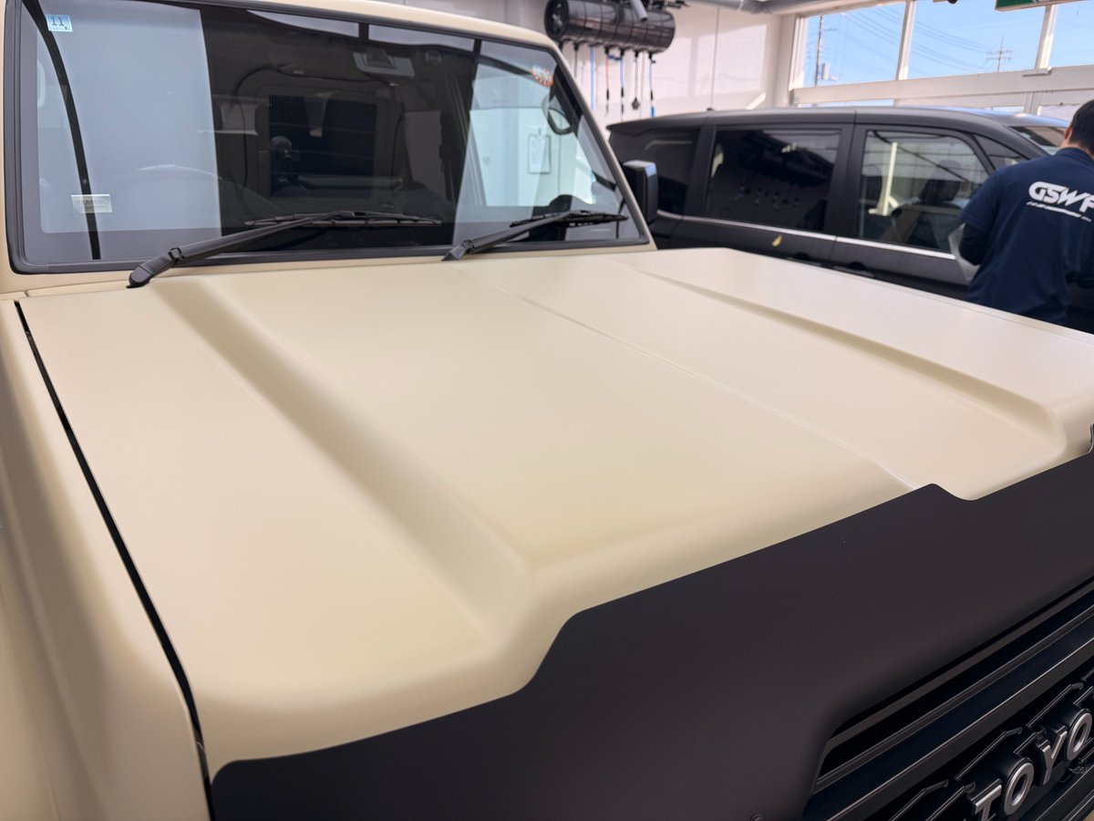 hydrocleanpro's tweet photo. このランクル70、
雰囲気が反則級。
ベージュをフルマット施工。

艶を抑えることで、
まるで特別仕様車のような存在感に。

しかも飛び石や洗車キズなどから
ボディを守れるのも魅力。
ちなみに施工費は・・・

■施工内容
・ランドクルーザー70（ベージュ）
・フルボディ マットプロテクションフィルム
・総額 ¥602,000