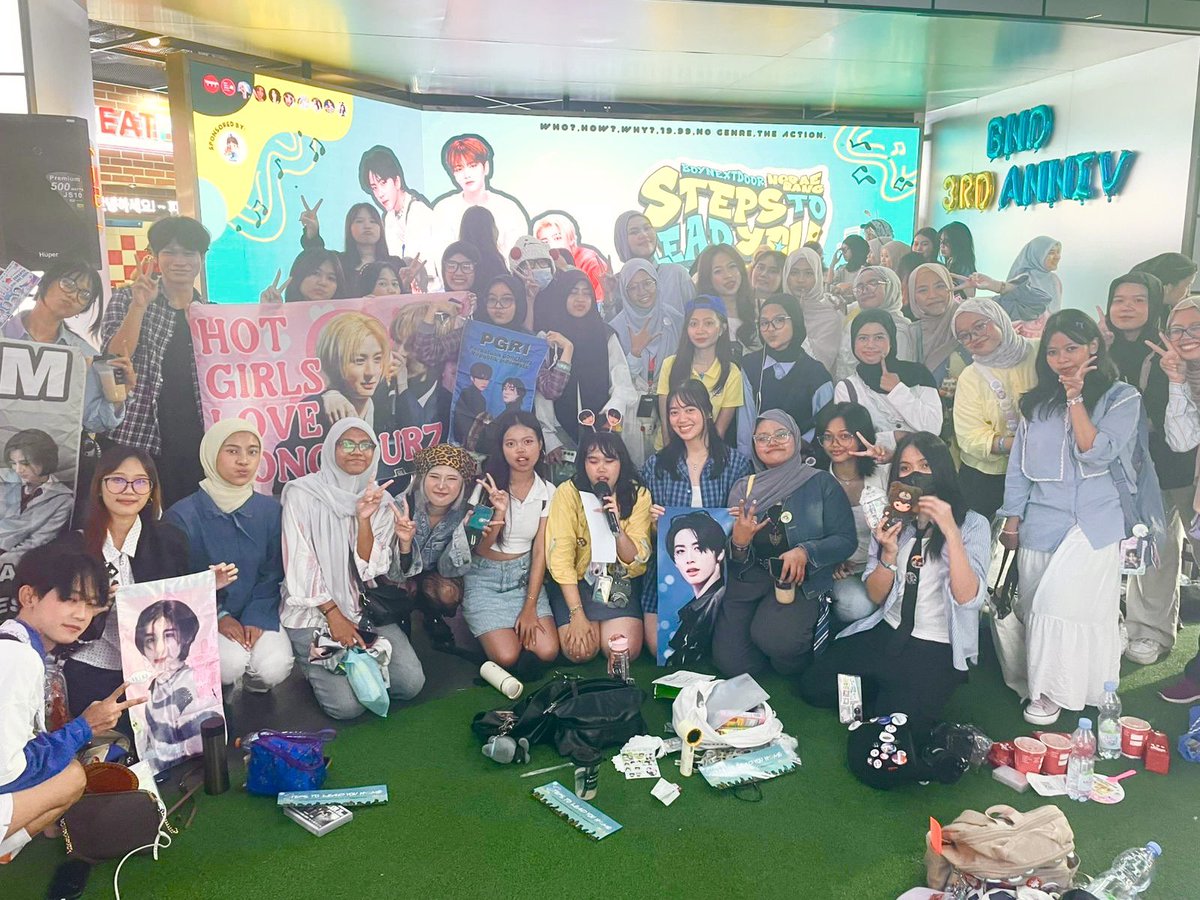 ebullience_na's tweet photo. Warga besar gongfourz mania mantap juga gak mau kalah ikutan~

#StepsToLeadYouHome  @one_serenation https://t.co/7uWISaZlHQ