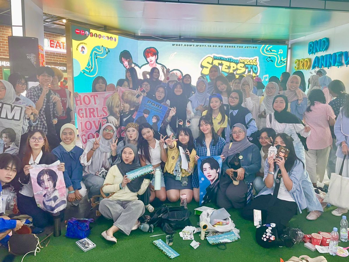 ebullience_na's tweet photo. Warga besar gongfourz mania mantap juga gak mau kalah ikutan~

#StepsToLeadYouHome  @one_serenation https://t.co/7uWISaZlHQ