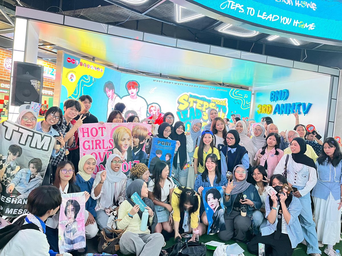 ebullience_na's tweet photo. Warga besar gongfourz mania mantap juga gak mau kalah ikutan~

#StepsToLeadYouHome  @one_serenation https://t.co/7uWISaZlHQ