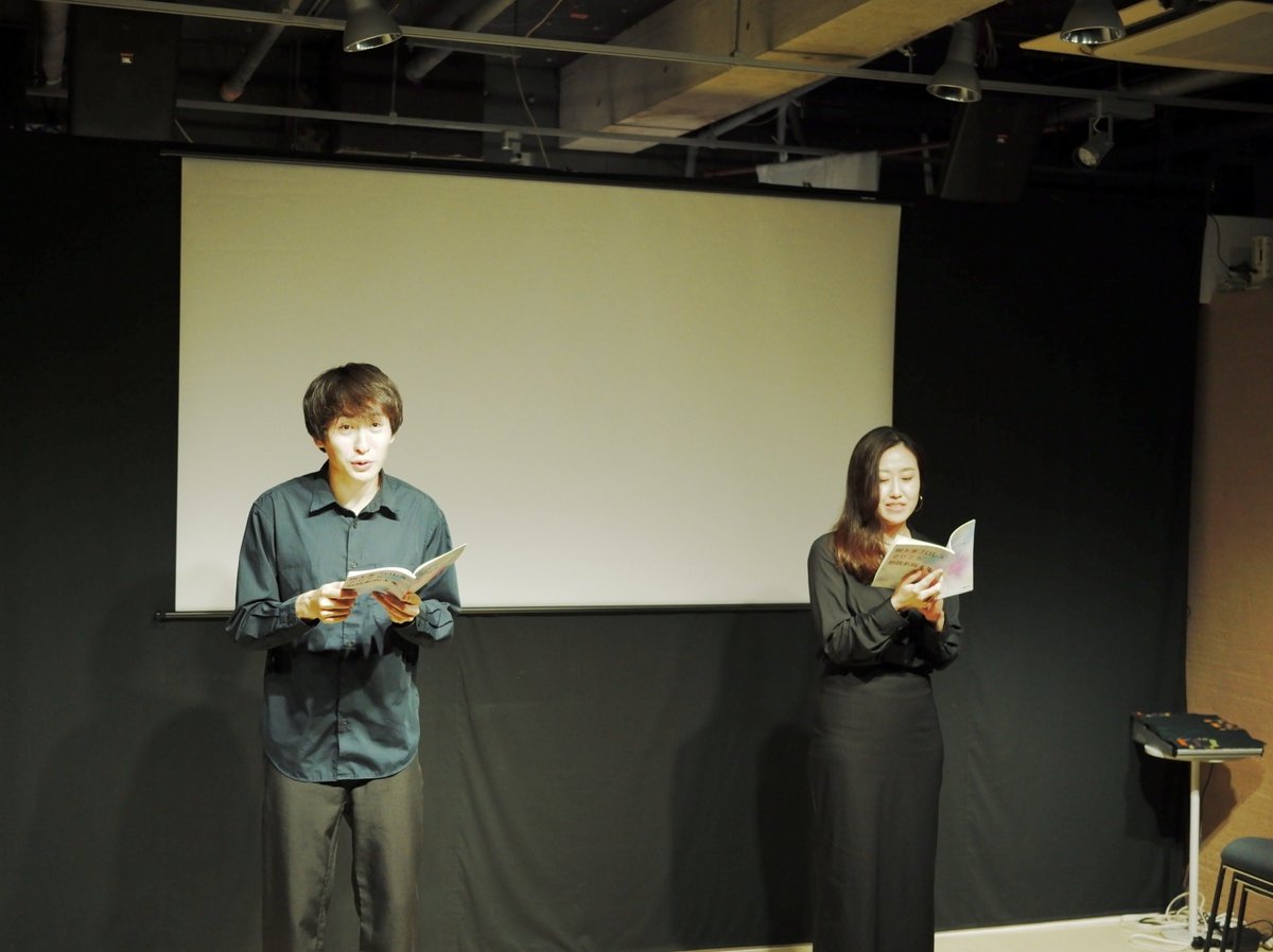 urara007's tweet photo. 脚本家プロレス、無事終演致しました。会場に足を運んで下さった皆様ありがとうございました！同じテーマでも、違う人が脚本を書くとこうも違うのか！と毎回面白い企画です。もちろん演者が変わっても雰囲気がガラリと変わる。今回も面白いイベントでした！ありがとうございました。
#脚本家プロレス https://t.co/BWYem91MNq
