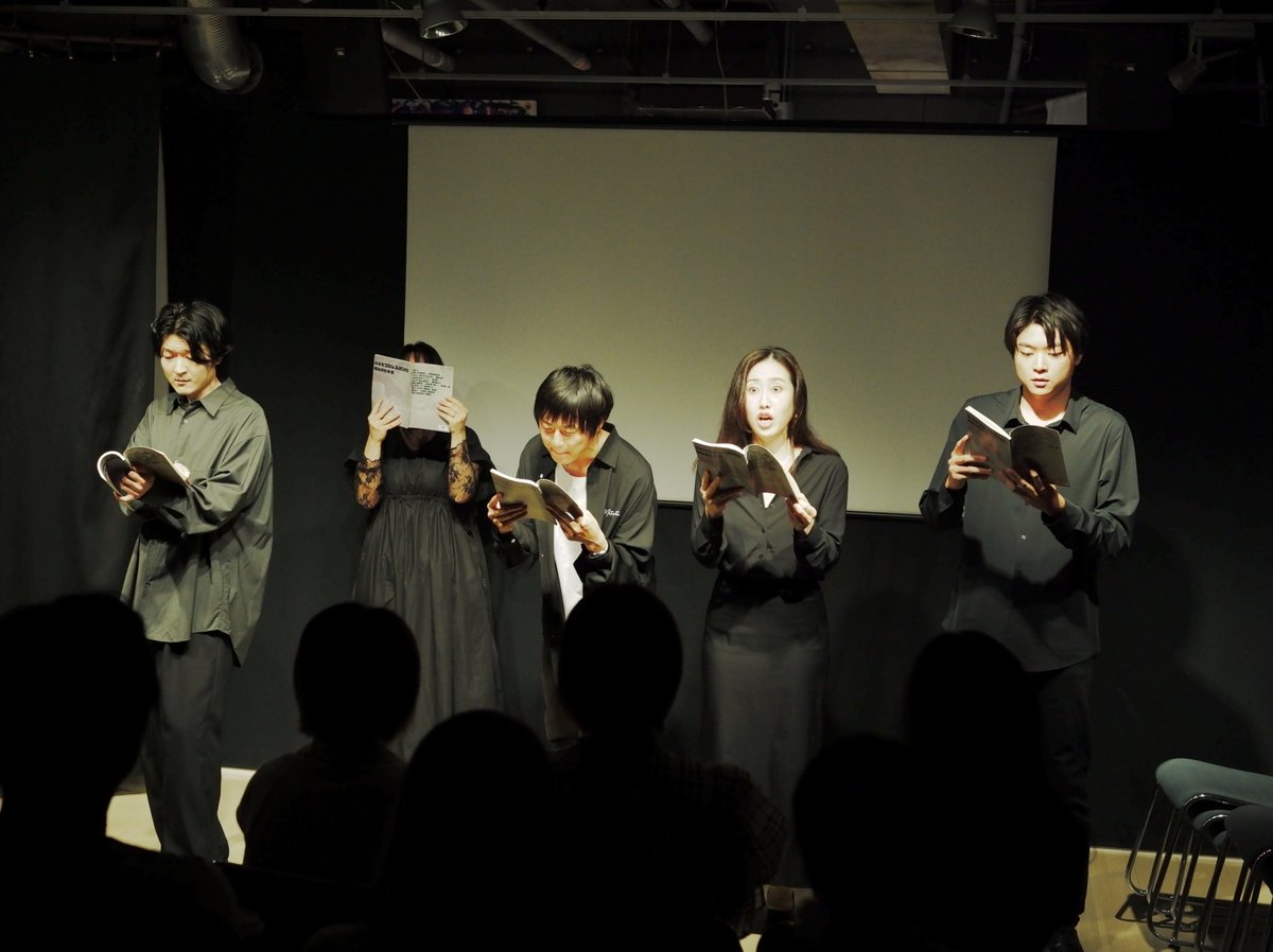 urara007's tweet photo. 脚本家プロレス、無事終演致しました。会場に足を運んで下さった皆様ありがとうございました！同じテーマでも、違う人が脚本を書くとこうも違うのか！と毎回面白い企画です。もちろん演者が変わっても雰囲気がガラリと変わる。今回も面白いイベントでした！ありがとうございました。
#脚本家プロレス https://t.co/BWYem91MNq