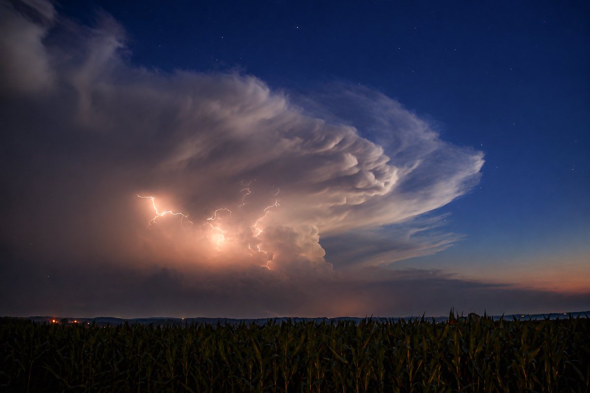 TomPurdyWI's tweet photo. Late Sumner 2013 a storm explodes at sunset on the lake breeze boundary in southern Wisconsin.  

It's been forever since we've had a good lake breeze event here. #wiwx https://t.co/34izTLdz9i