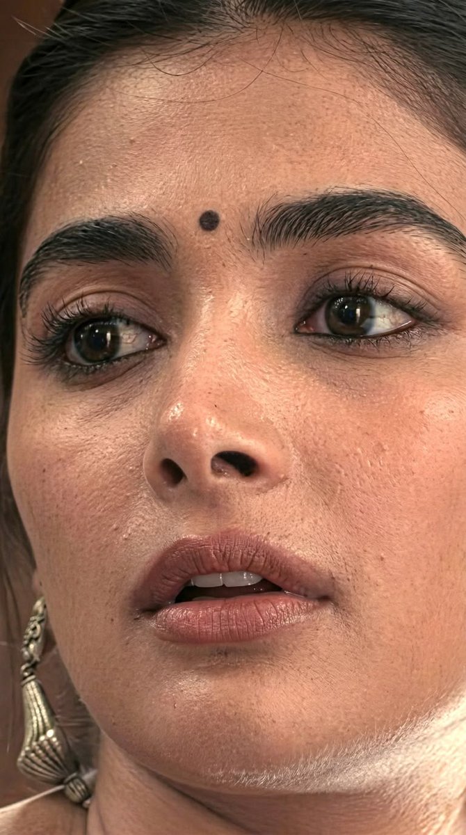 melody_avanti's tweet photo. Queen Pooja Hegde turns 35 this year and is still slaying every industry! 📷
From beauty pageants to pan-India stardom🔥

Here's why we adore her. A thread 🧵 https://t.co/HVWTOqnZhr