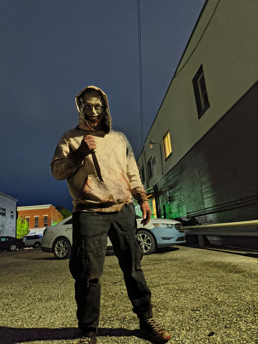 DatHorrorHippie's tweet photo. @MrCreepyPasta0 @blumhouse I volunteer to play Jeff no makeup or costume department needed for me. I'll just show up like this 😂 https://t.co/fMQgOM0LJd