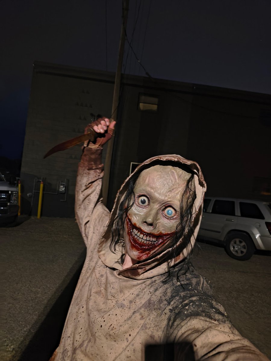 DatHorrorHippie's tweet photo. @MrCreepyPasta0 @blumhouse I volunteer to play Jeff no makeup or costume department needed for me. I'll just show up like this 😂 https://t.co/fMQgOM0LJd