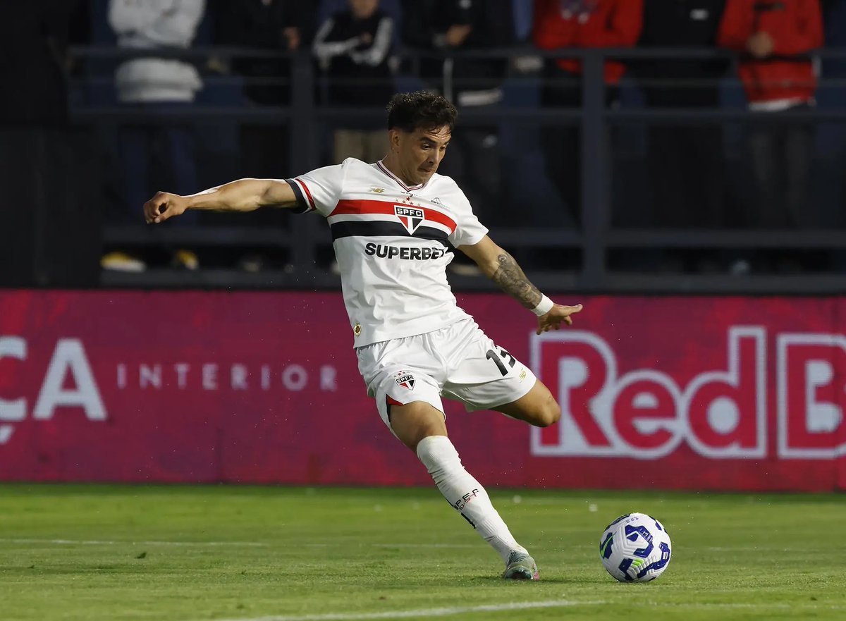 EspacoTricolor_'s tweet photo. Enquanto essa PRAGA for titular, não dá pra almejar NADA.

Não ataca e não defende, para que serve um Enzo Diaz? Para entregar resultados. https://t.co/4s95CE4jZV