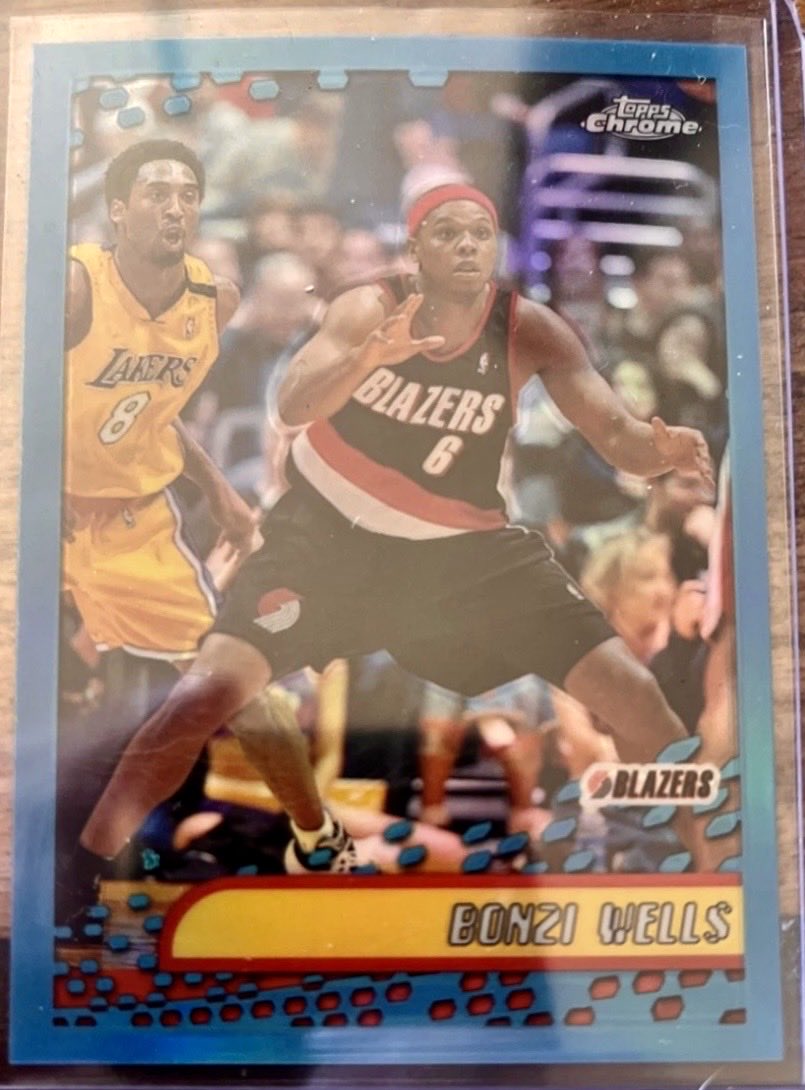 KythreeCards's tweet photo. Low budget, Kobe in the background refractors I picked up @CardPurchaser @3pointGeek @the27guy . Not sure if he is in any others, lmk. https://t.co/lm82aHy3HU