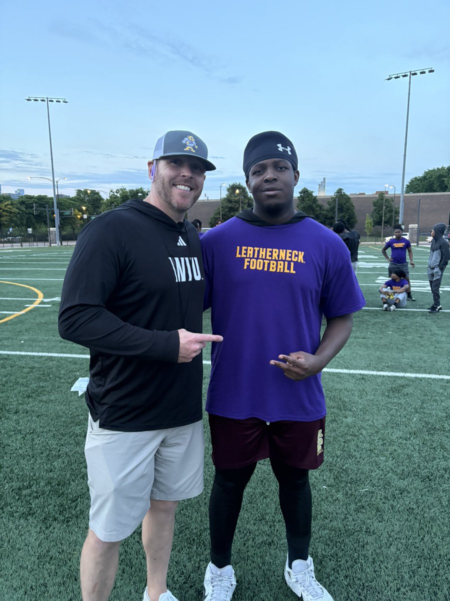 Chin3duMadu_'s tweet photo. Thank you @CoachJoeDavis for hosting the @WIUFootball camp hosted by @IgnatiusFB today! Glad I could come out and compete!

@IgnatiusFB @CoachMmiller15 @OLMafia
@PrepRedzoneIL @LemmingReport
@EDGYTIM @5StarScouting @mwfbrecruiting
@DeepDishFB https://t.co/uHeosbFU4P