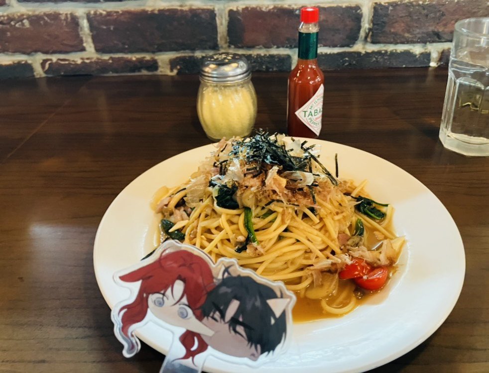yarnandkitty's tweet photo. I was excited on day 1 of our Calypse couple from KR to SG, after temple trip, we went for lunch! But it seems Riftan rather munched (kissed) on Maxi’s puffy cheeks! 
Maxi - focused foodie 
Riftan - focused Maxi

#상수리나무아래 
#オーク樹のした 
#undertheoaktree
#橡树之下 https://t.co/rZF2JauIzc