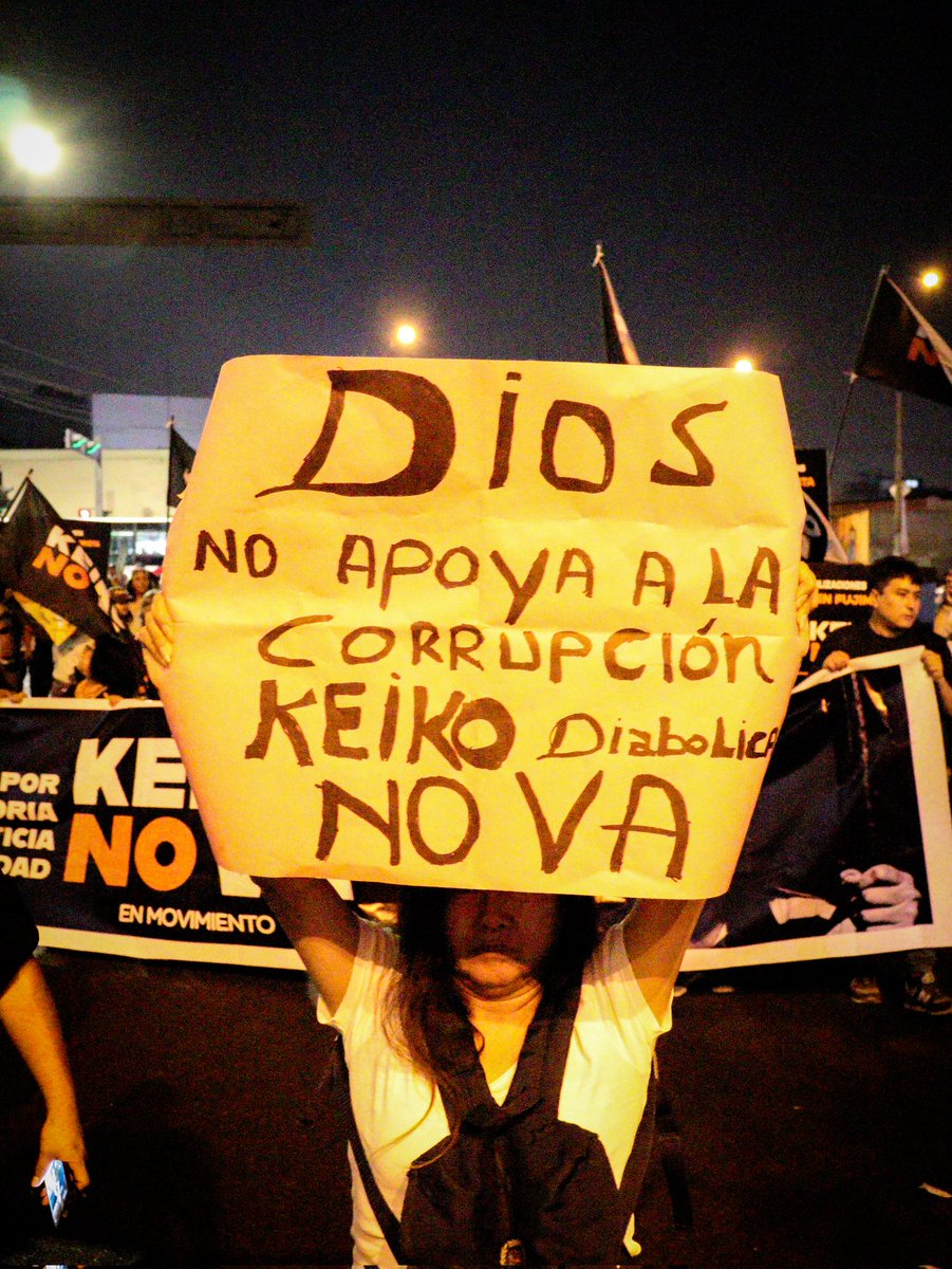 Luz_MC's tweet photo. Keiko empieza agradeciendo a Dios, pero Dios no apoya la corrupción ni la maldad de quitarle la justicia a madres y familias de la dictadura fujimorista de los 80s y la masacres 2022. #debatepresidencial https://t.co/rmhWi59sAr
