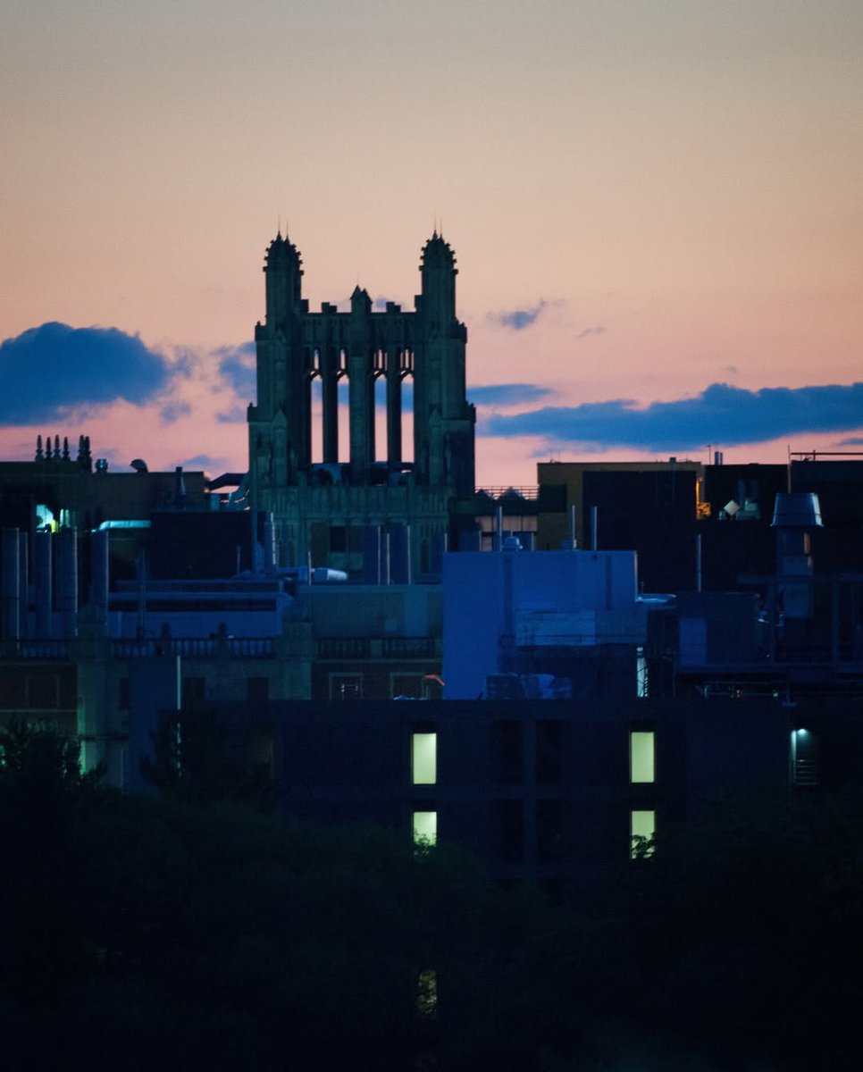 uiowa's tweet photo. Blue hour. 🌃 https://t.co/nmfMlVRuh0