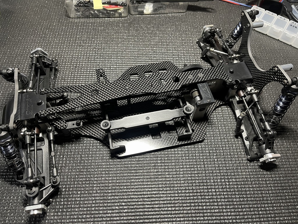 dryhop_ito's tweet photo. ワークス91チームスペック
シャーシ完成!
メカ積みはこれからになります。
ボディーはハタノデザインさんにお願いして
箱絵と同じ感じに塗ってもらいました😉
#yokomo
#Works91
#TEAMSPEC
#ハタノデザイン
#ボディー塗装 https://t.co/gnv6mTSbeo