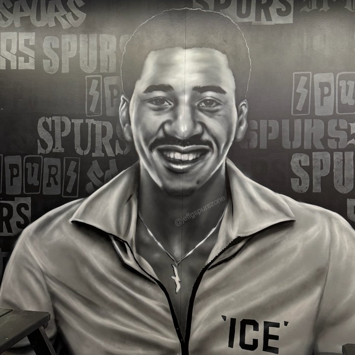 JeffGSpursZone's tweet photo. Check it, #porvida fans... Iceman Gervin's mural at Rudy's Seafood got an upgrade! #nba #sanantonio #gospursgo 👇 https://t.co/0VFNYb5AmF