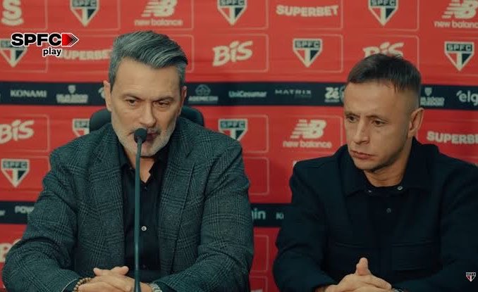 brenogd2_'s tweet photo. Vai Rui Costa e Rafinha, vai seus vermes 

Importante é processar jornalista, importante é ameaçar ex jogador ídolo do clube, importante é demitir técnico invicto

Imundos, desgraçados, vermes, incompetentes, animais, energúmenos https://t.co/rsnHFTBrMU