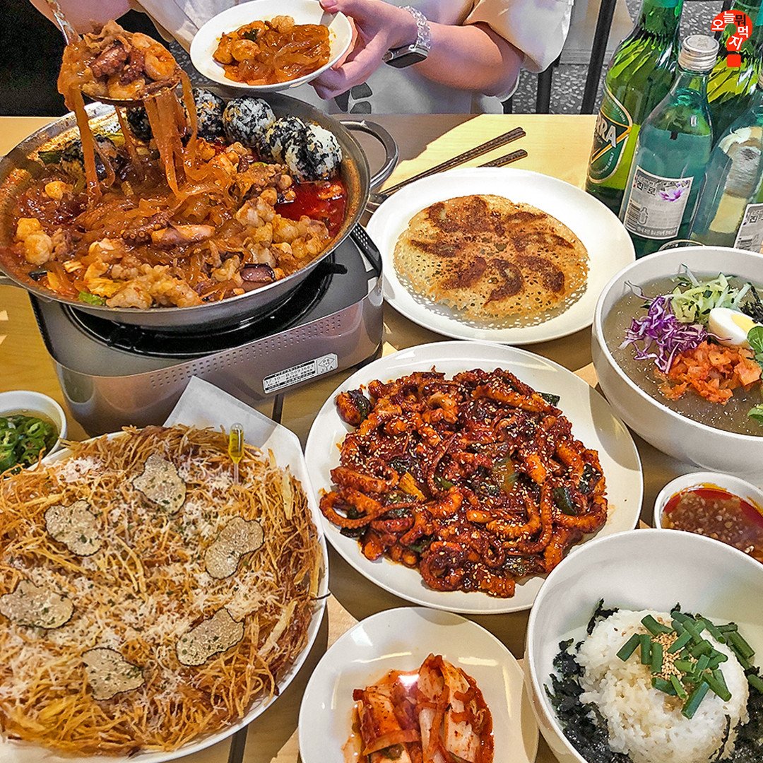 pointupclinic's tweet photo. 【狎鷗亭グルメツアー#01🍽ジカンナッコプセ】

낙지(タコ)+곱창(ホルモン)+새(エビ)
の3つをぐつぐつ煮込んだ甘辛鍋🦐🍲
春雨やご飯との組み合わせも最高👍🏻👍🏻

📍서울 강남구 압구정로30길 17
ソウル特別市 江南区 狎鷗亭路30ギル 17
#韓国旅行 #渡韓情報 #狎鷗亭グルメ https://t.co/0zLL7eVpiD
