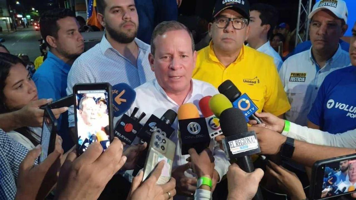 contrapuntovzla's tweet photo. Oposición se moviliza en Maracaibo en respaldo a la ruta del «Manifiesto de Panamá» https://t.co/2FA737DCJW https://t.co/qRcA9bYbeD