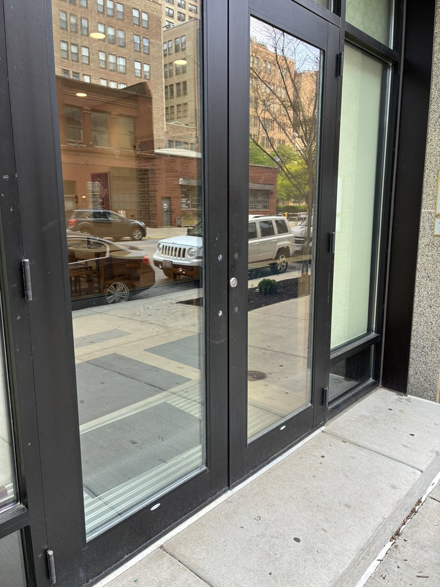 chi_urbanist's tweet photo. The Chicago Scientology office has removed their door handles https://t.co/jsPALDJJVF