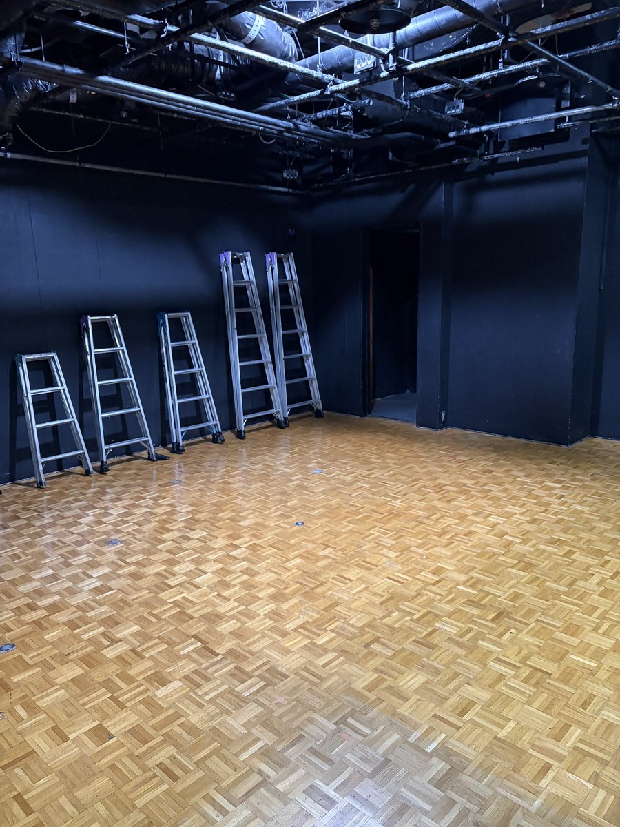 torisitorisi's tweet photo. 下北沢Ｂ1小劇場

お疲れ様でした。
良き「じべた」でした！ https://t.co/TOHSepfCl3