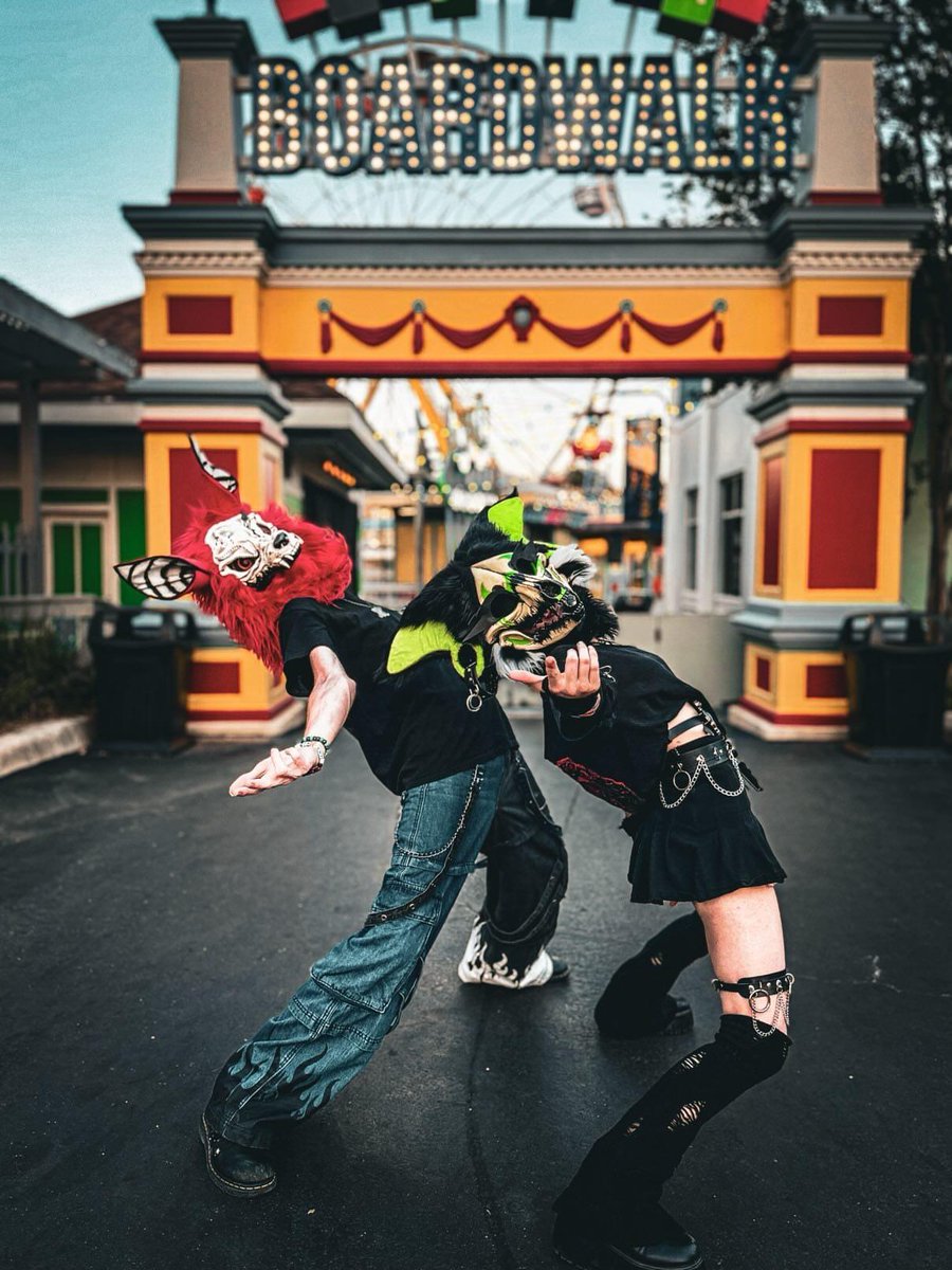 AsmoBrem's tweet photo. Part 2 of mine and @ii_nkyy photo shoot!! #Furrys #Hellhounds #Skulldogs https://t.co/DXufK4MLvR