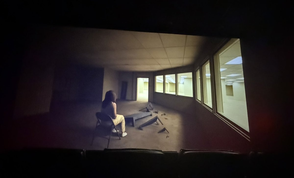 ApumpkinGal02's tweet photo. @KeepItFrankLive Incase you didn’t know the backrooms was copying her and where she was in real time in the async room https://t.co/OvRRiQoAjm