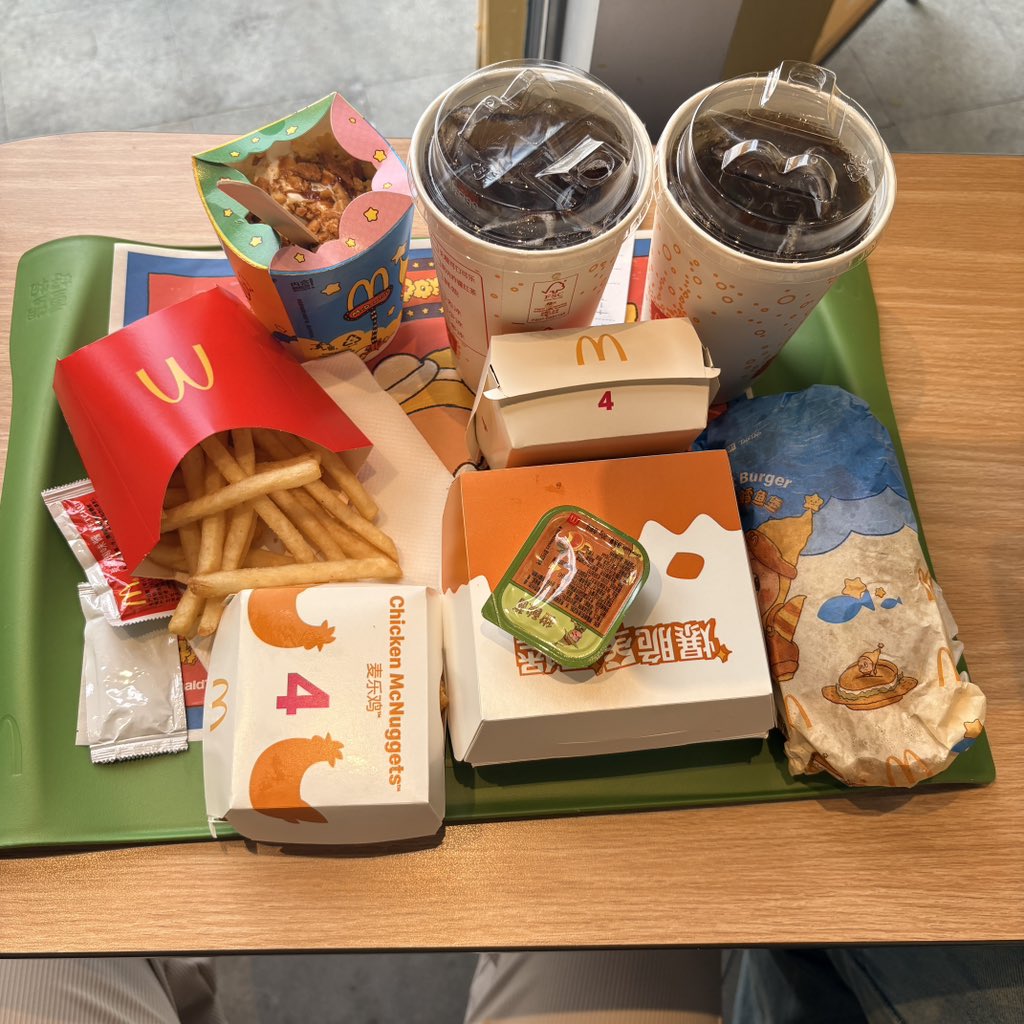 StanFF021115's tweet photo. 麦当劳🍔！ https://t.co/htieGjfcb0