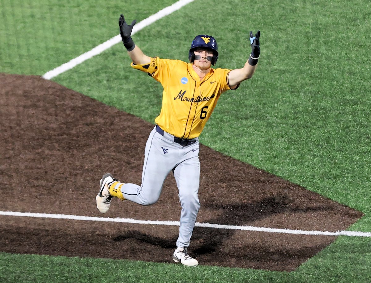 BlueGoldNews's tweet photo. PAUL SCHOENFELD! #WVU https://t.co/IWpHs203jj