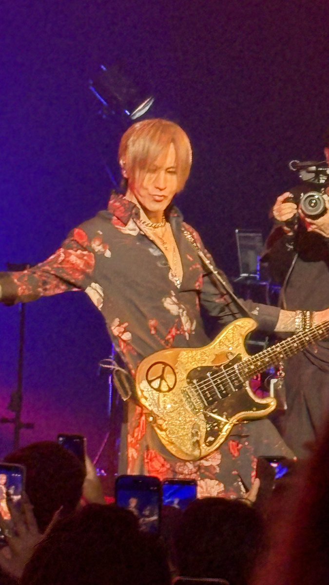 ino_LS_ryu's tweet photo. 2026.5.29 秦野
席も上手だったから杉様いっぱい堪能した🖖
ギター弾いてる指の動きとか弾き方とか姿勢とか顔とか今回はよーく見た🫶
すべてが綺麗だった✨

 #LUNAPIC
#SUGIZO 
#秦野 https://t.co/gY2HGe7qlb