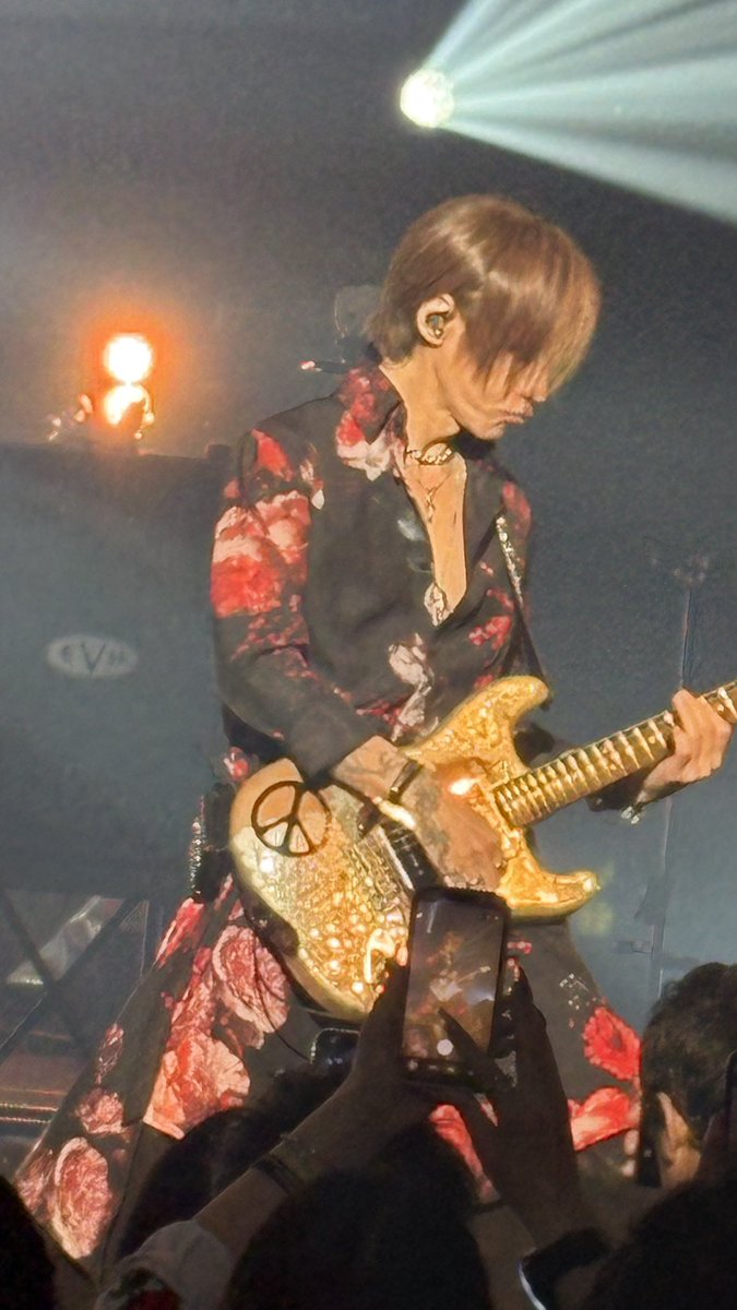 ino_LS_ryu's tweet photo. 2026.5.29 秦野
席も上手だったから杉様いっぱい堪能した🖖
ギター弾いてる指の動きとか弾き方とか姿勢とか顔とか今回はよーく見た🫶
すべてが綺麗だった✨

 #LUNAPIC
#SUGIZO 
#秦野 https://t.co/gY2HGe7qlb