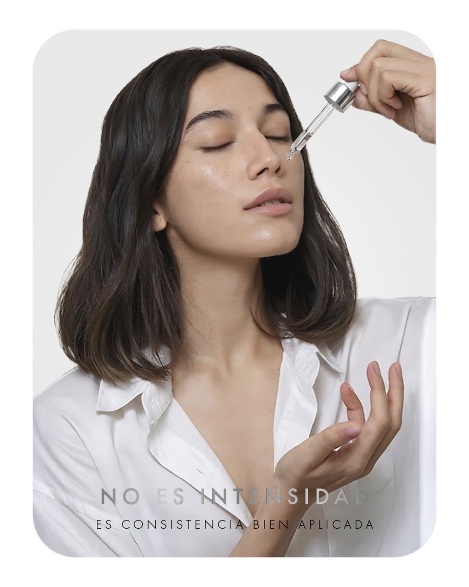 PurezaNatur's tweet photo. Antes de sumar activos, ordena la rutina. La niacinamida ayuda a mejorar la apariencia del tono, reforzar la barrera cutánea y acompañar una piel más equilibrada con uso constante.

#skincare #skincareroutine #skincaretips #pielsaludable #niacinamida https://t.co/LDLoMupmPA