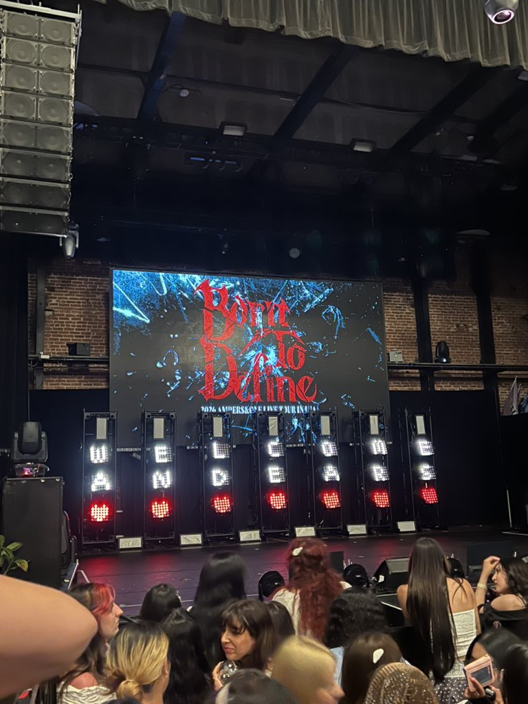 purritojiho's tweet photo. view for ampies day 2 is lowk goated #ampersandone #borntodefineSANTAANA #borntodefinetour https://t.co/z98Uin559z
