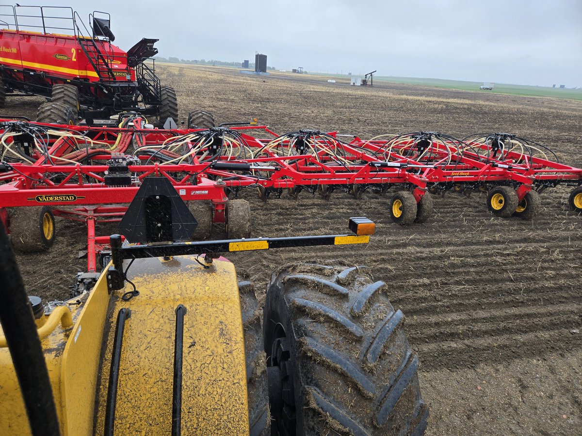 sixpackfarms's tweet photo. Me and the dog are calling it job  done. Every year has its challenges, being too dry wasnt it so far this year. Feels weird but I like it. https://t.co/197NlcPBe0