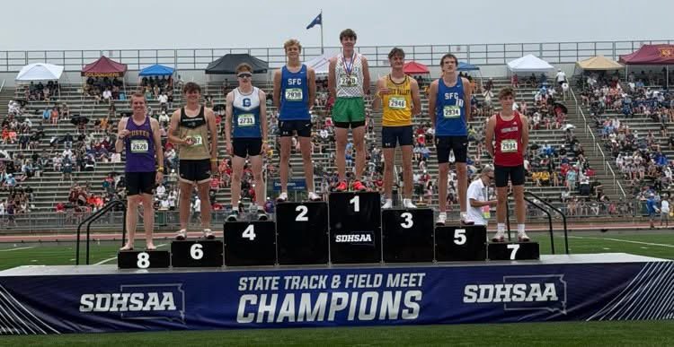 Cartersiemonsma's tweet photo. State Track Meet this past weekend! Finished 4th in the open 800 with a school record time of 1:57.56, 4th in the mile with a time of 4:29.54, 4th in the 4x800 with a school record time, and 6th in the medley with a school record. Junior year complete, can’t wait for next year! https://t.co/QM56slLDSc