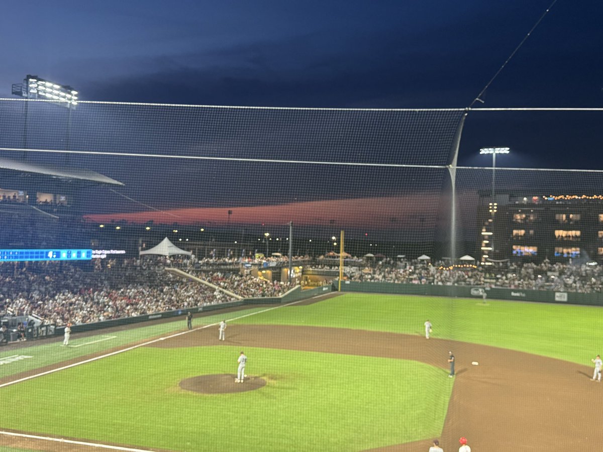 brookdawg's tweet photo. The Dude Sky is beautiful tonight! #HailState #NCAABaseball https://t.co/y48Pebay2e