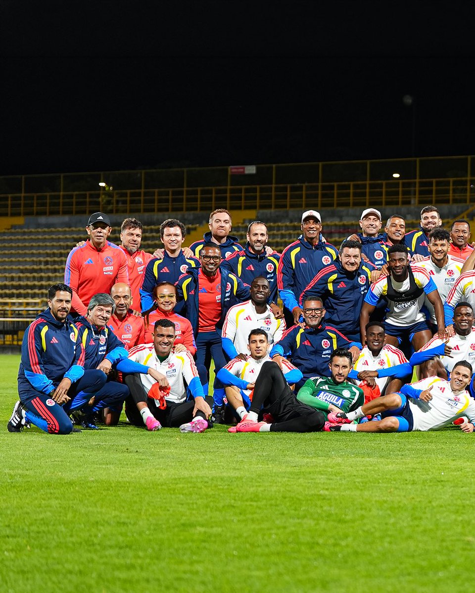 FCFSeleccionCol's tweet photo. 📸 ¡𝑴𝒂𝒏̃𝒂𝒏𝒂 𝒗𝒂𝒎𝒐𝒔 𝒑𝒐𝒓 𝒖𝒔𝒕𝒆𝒅𝒆𝒔, 𝒋𝒖𝒈𝒂𝒓𝒆𝒎𝒐𝒔 𝒄𝒐𝒏 𝑶𝑹𝑮𝑼𝑳𝑳𝑶 𝑪𝑶𝑳𝑶𝑴𝑩𝑰𝑨𝑵𝑶! 💛💛💙❤️

#ConOrgulloColombiano🇨🇴 https://t.co/hhD0sy6HhZ