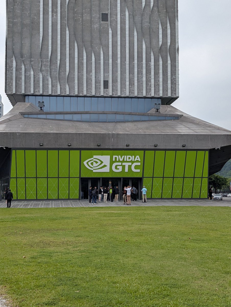 ericaiengineer's tweet photo. Made it to Taipei for GTC Taipei! 🇹🇼
Looking forward to seeing what's next in AI, robotics, and physical AI https://t.co/0bv4yM7AOV