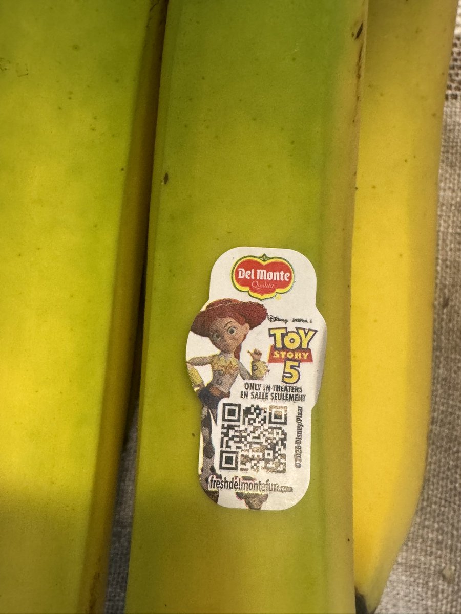 RichardGottardo's tweet photo. … was I supposed to pay a premium for add free bananas? https://t.co/9nDhdvR4xq