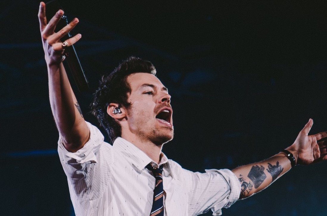 iluvstylss's tweet photo. jamás duden de que es el hombre más hermoso y con la sonrisa y los ojos más preciosos, harry styles eres y serás el amor de nuestras vidas https://t.co/Df0nmdPT2O