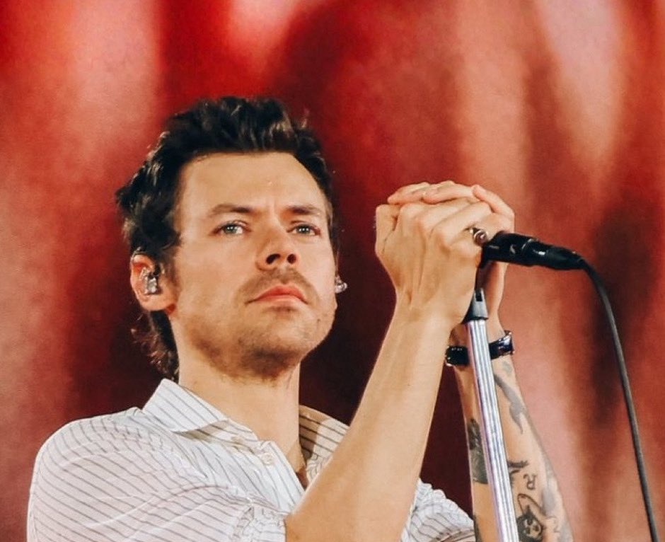 iluvstylss's tweet photo. jamás duden de que es el hombre más hermoso y con la sonrisa y los ojos más preciosos, harry styles eres y serás el amor de nuestras vidas https://t.co/Df0nmdPT2O