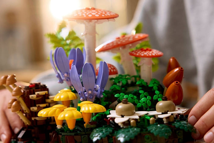 TheBrickBlogger's tweet photo. This is such a charming LEGO Botanical set! It can even double as a setting for an enchanted fairy garden! 🧚‍♀️🧚‍♂️https://t.co/tfRsYDx7nE https://t.co/QJdXNPzH24