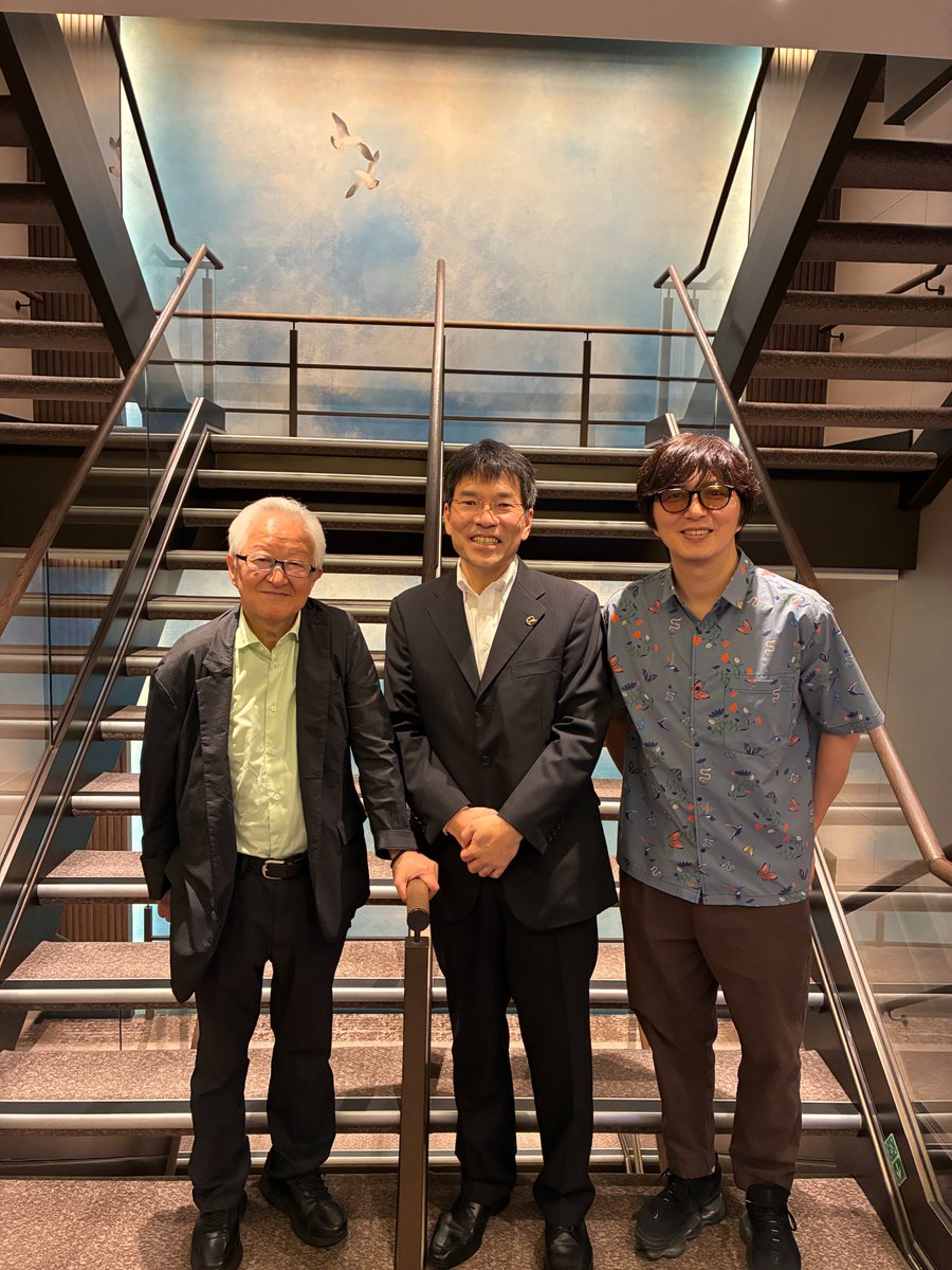 reo_tsuchiya's tweet photo. 父が飛鳥IIIの船内の絵画を担当させてもらっており、かつ講演会が船内であったので、家族として招いてもらいました。優雅とはこの事でした。本当に素晴らしかった！ #社長の篠田さんともパチリ https://t.co/wuu6qID8sY