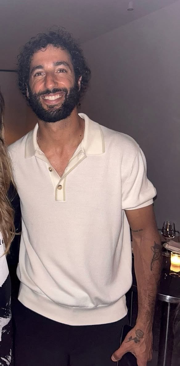 cinericciardo's tweet photo. his neck… his arms.. https://t.co/v0PslKYXWm