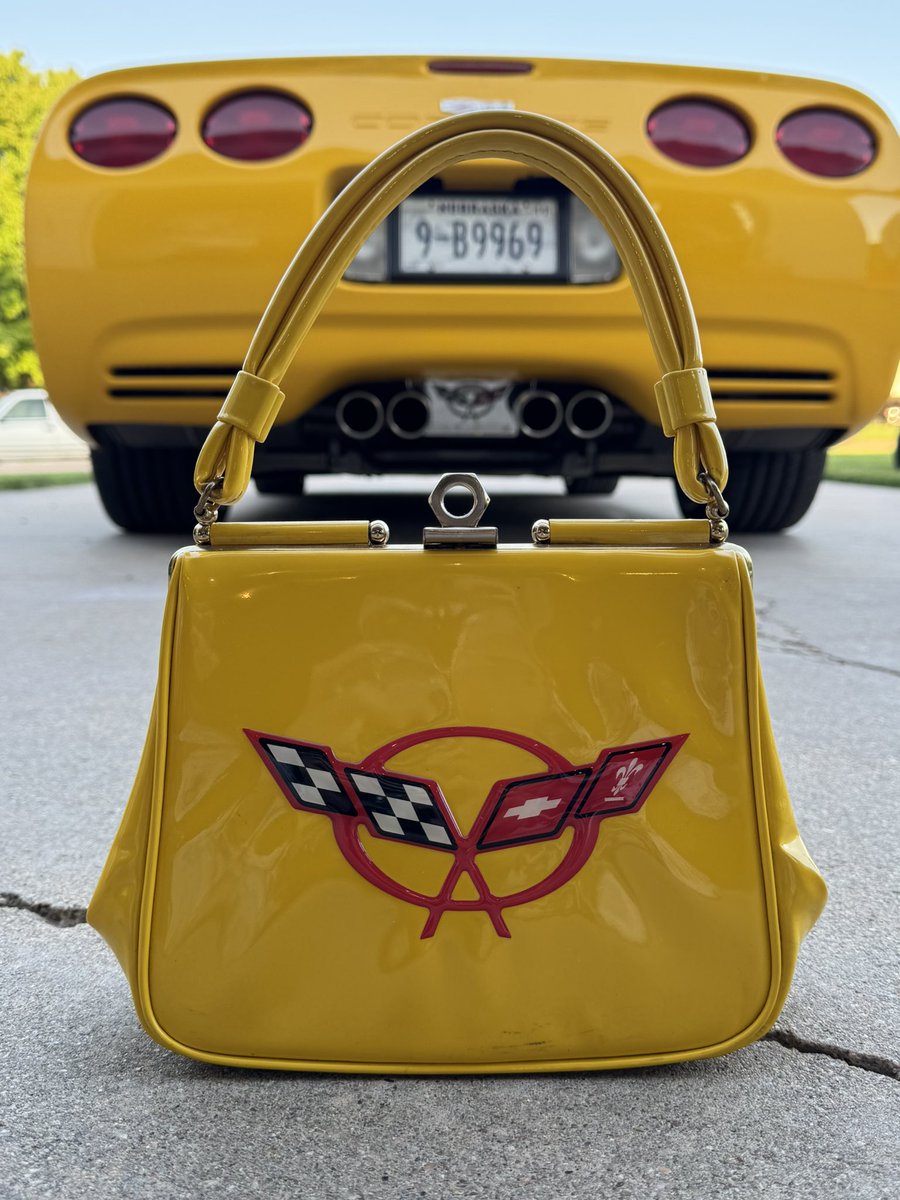 armedglamorous1's tweet photo. Thee “BAG” has to match the VETTE right? One of the Twinzies def had to lay on the ground to get this beastie shot 🤣✨ 📸 —🏁💛 🖤 🏁 SUNDAY funday ya’ll  🏎️ @corvette STAY @armedandglamorous y’all 💋 XoXo the Twinzies*
#corvette #zo6 #nana #fashion #snapshot https://t.co/ffY3h2iOfX