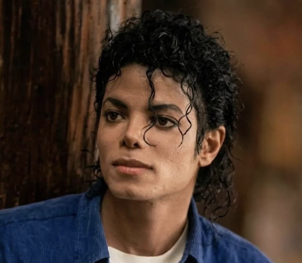 sertanejonanet's tweet photo. Hugo Henrique cantando Michael Jackson era uma coisa que eu não sabia que precisava ver 🎙️ https://t.co/IcfSNpnCZI