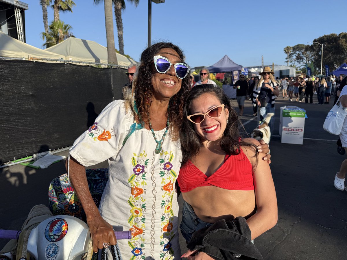 lovelilahart's tweet photo. Ran into my friends in San Diego! @slave_2_liberty 📸: @LukeSlywaker https://t.co/bbz4NP9zU4