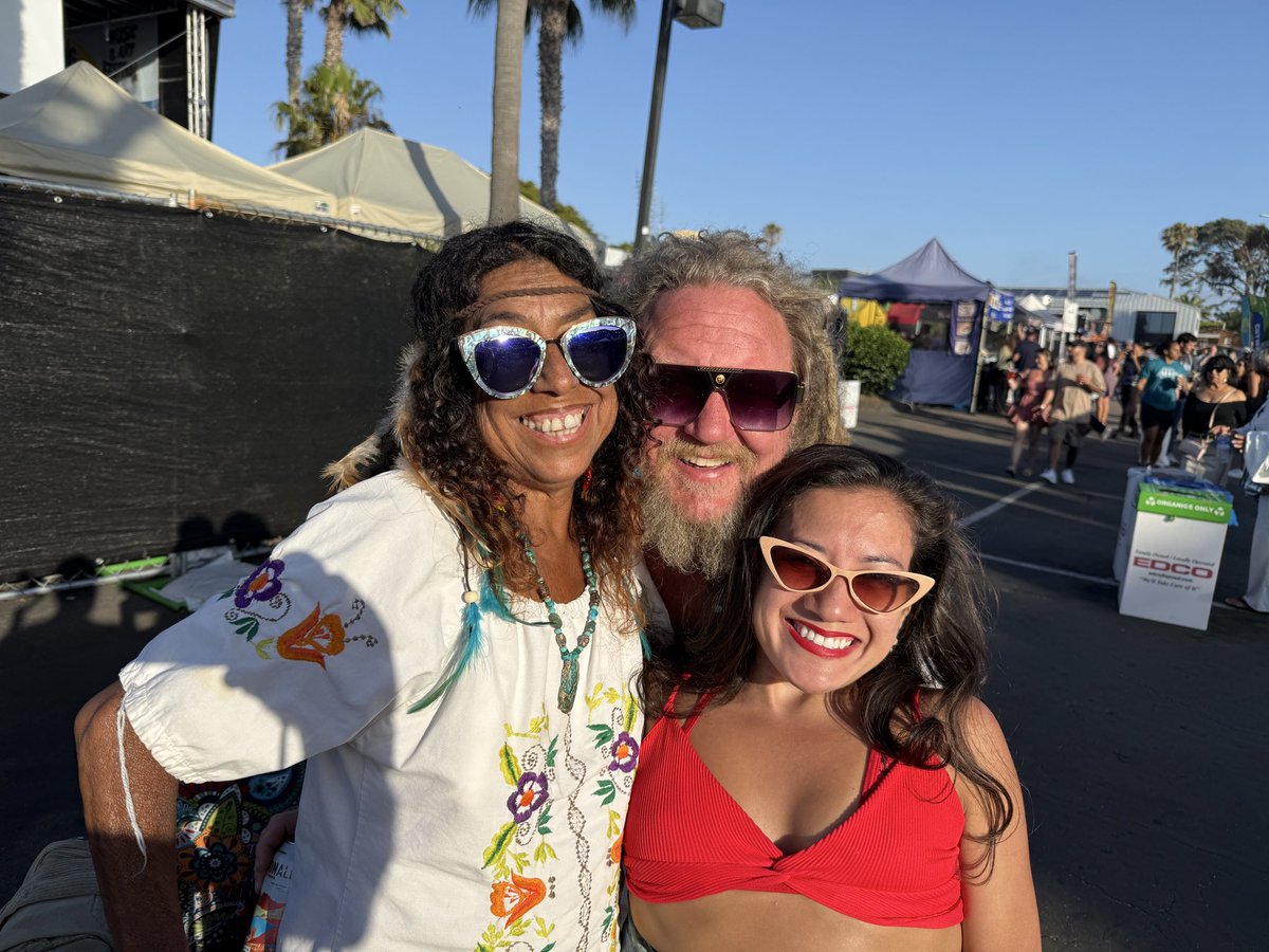 lovelilahart's tweet photo. Ran into my friends in San Diego! @slave_2_liberty 📸: @LukeSlywaker https://t.co/bbz4NP9zU4