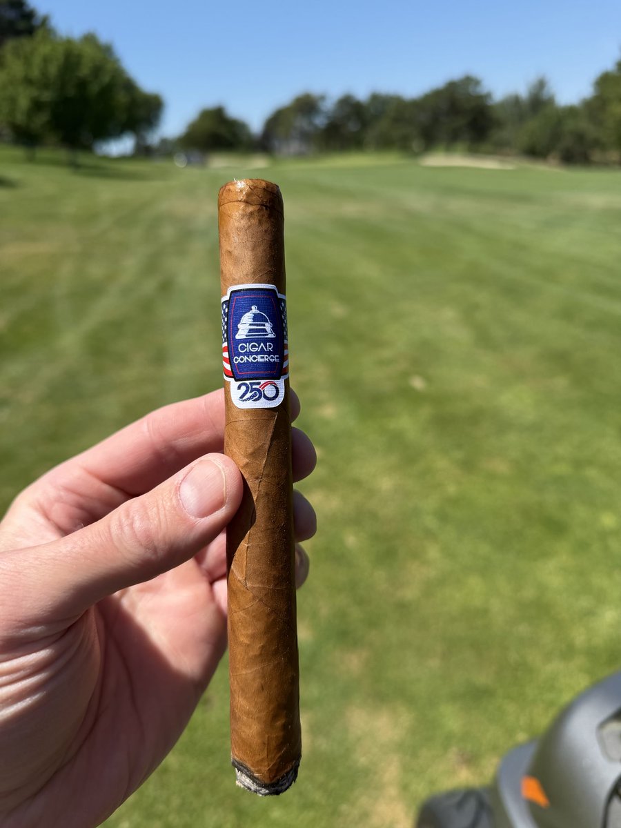 Hanbergtrain16's tweet photo. God bless America 🇺🇸 @SeattleCigars #dontsmokebullshitcigars https://t.co/0S8C9qx2Dp