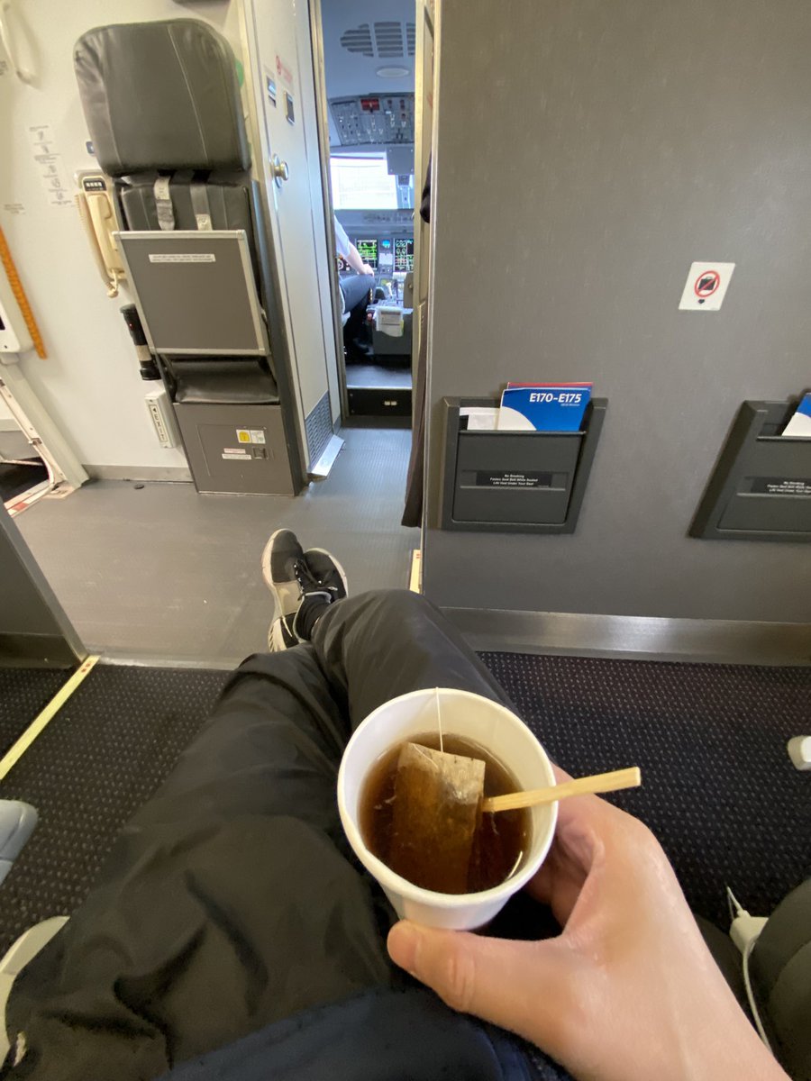 DaddyDeepXXX's tweet photo. The U.S. stock market has been treating daddy very well this year. So it’s time to celebrate by flying down to meet an American sugar baby… https://t.co/x8bi4FJeAP