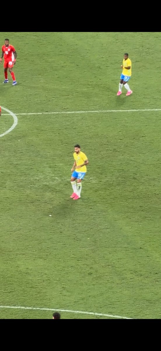 vinizzera00's tweet photo. Acabei de chegar do Maracanã e…🇧🇷

Eu não quero saber quanto o Danilo custa. Se existe a possibilidade do Flamengo fazer um esforço por ele, tem que fazer. Precisamos de Danilo e Paquetá nessa meiuca. Na seleção, será bizarro se o velho não dar +minutos pra eles JUNTOS. https://t.co/QnB2enLQ4z